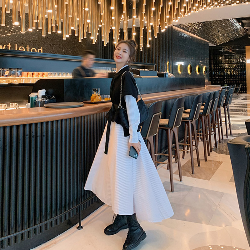 Thắt lưng thời trang thanh lịch tinh xảo tôn dáng, thiết kế thời trang và đẹp, tạo cảm giác lập thể, vừa thời thượng vừa dễ ứng dụng, khí chất tươi tắn tạo cảm giác dịu dàng thoát tục, kết hợp giữa phong cách dịu dàng và nét đẹp quyến rũ