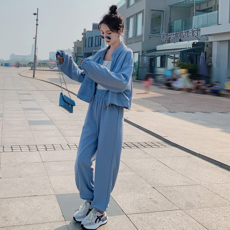 Bộ đồ hai mảnh giải trí