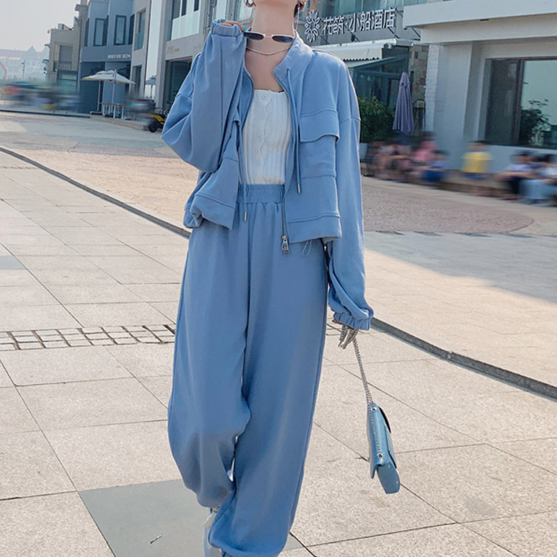 Bộ đồ hai mảnh giải trí