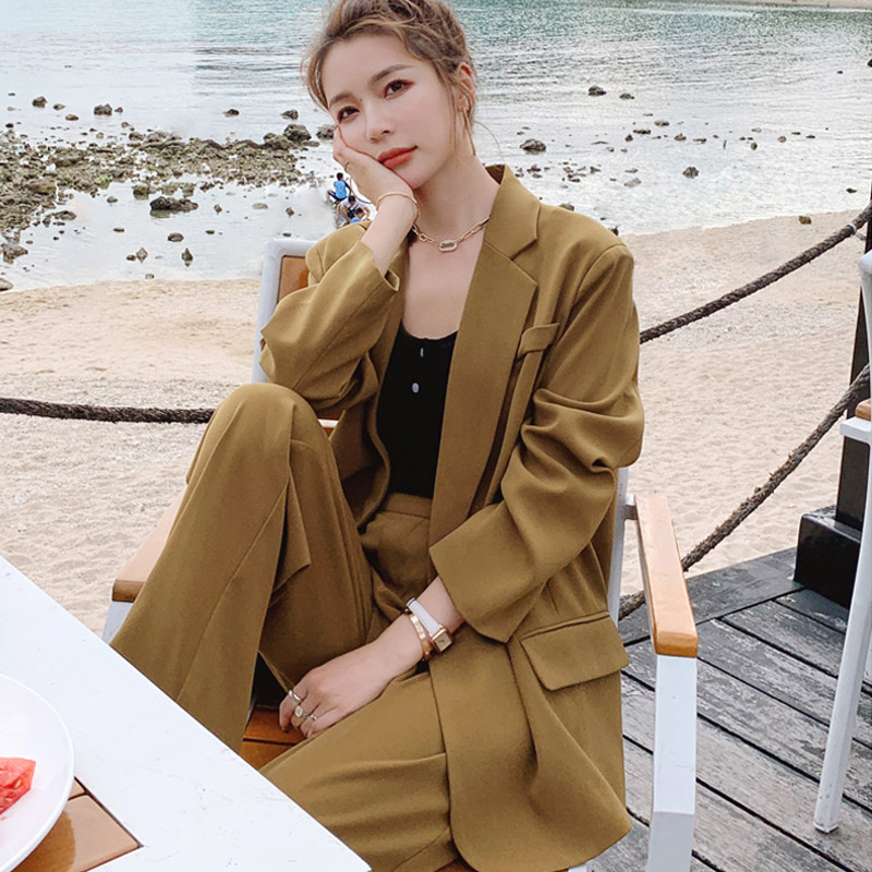 Bộ đồ chuyên nghiệp bình thường