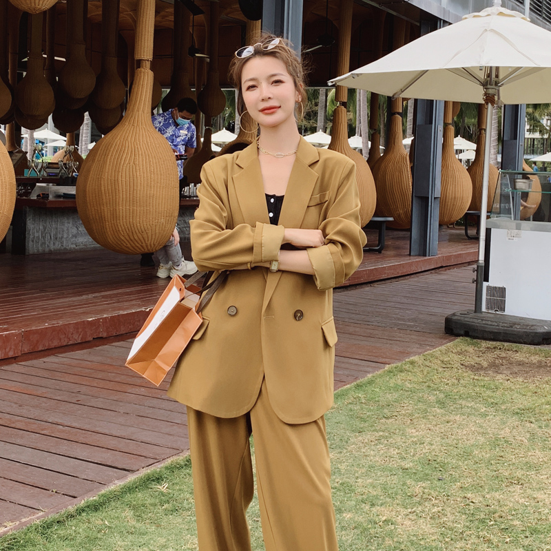 Bộ đồ chuyên nghiệp bình thường