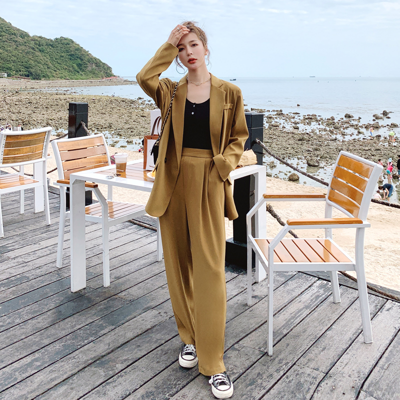 Bộ đồ chuyên nghiệp bình thường