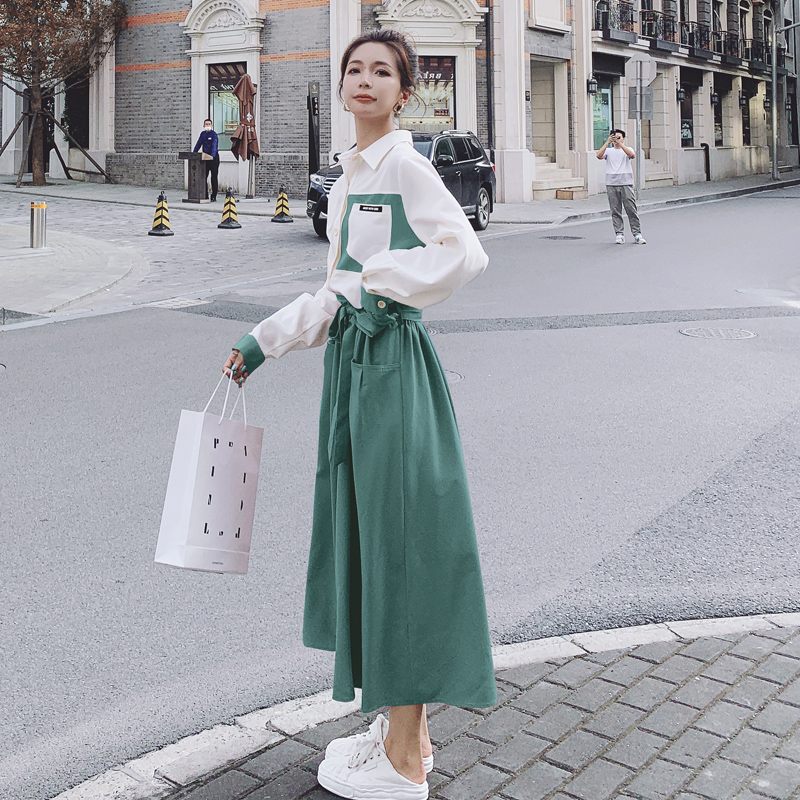 Váy áo sơ mi khâu màu tương phản thích hợp