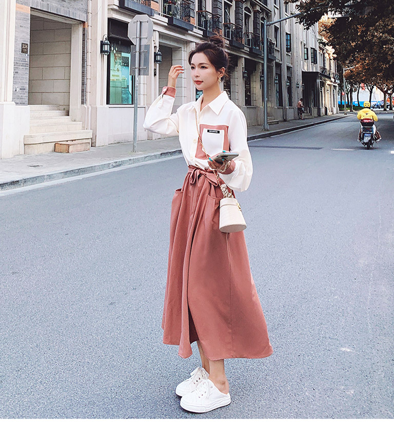Váy áo sơ mi khâu màu tương phản thích hợp