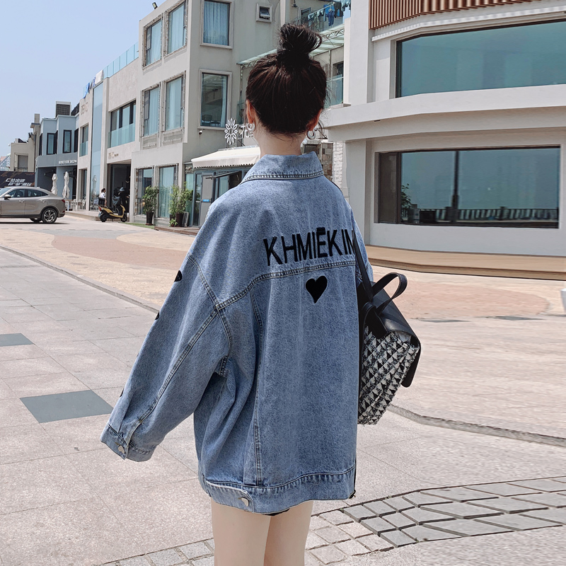 Áo khoác bảng chữ cái tiếng Anh hình trái tim