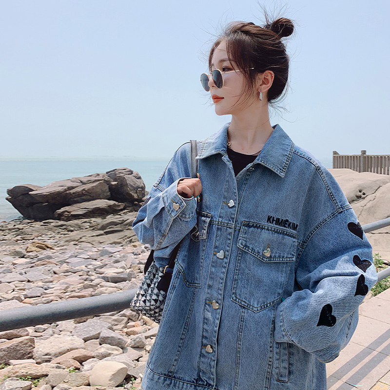 Áo khoác bảng chữ cái tiếng Anh hình trái tim
