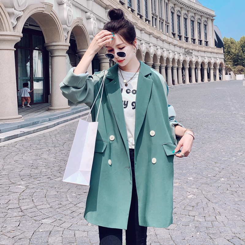Áo khoác gió màu xanh lá cây nhẹ nhàng